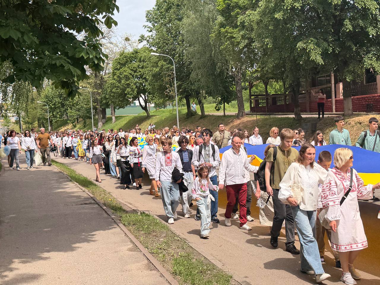 Кам’янка провела марш вишиванок і встановила рекорд. Фото