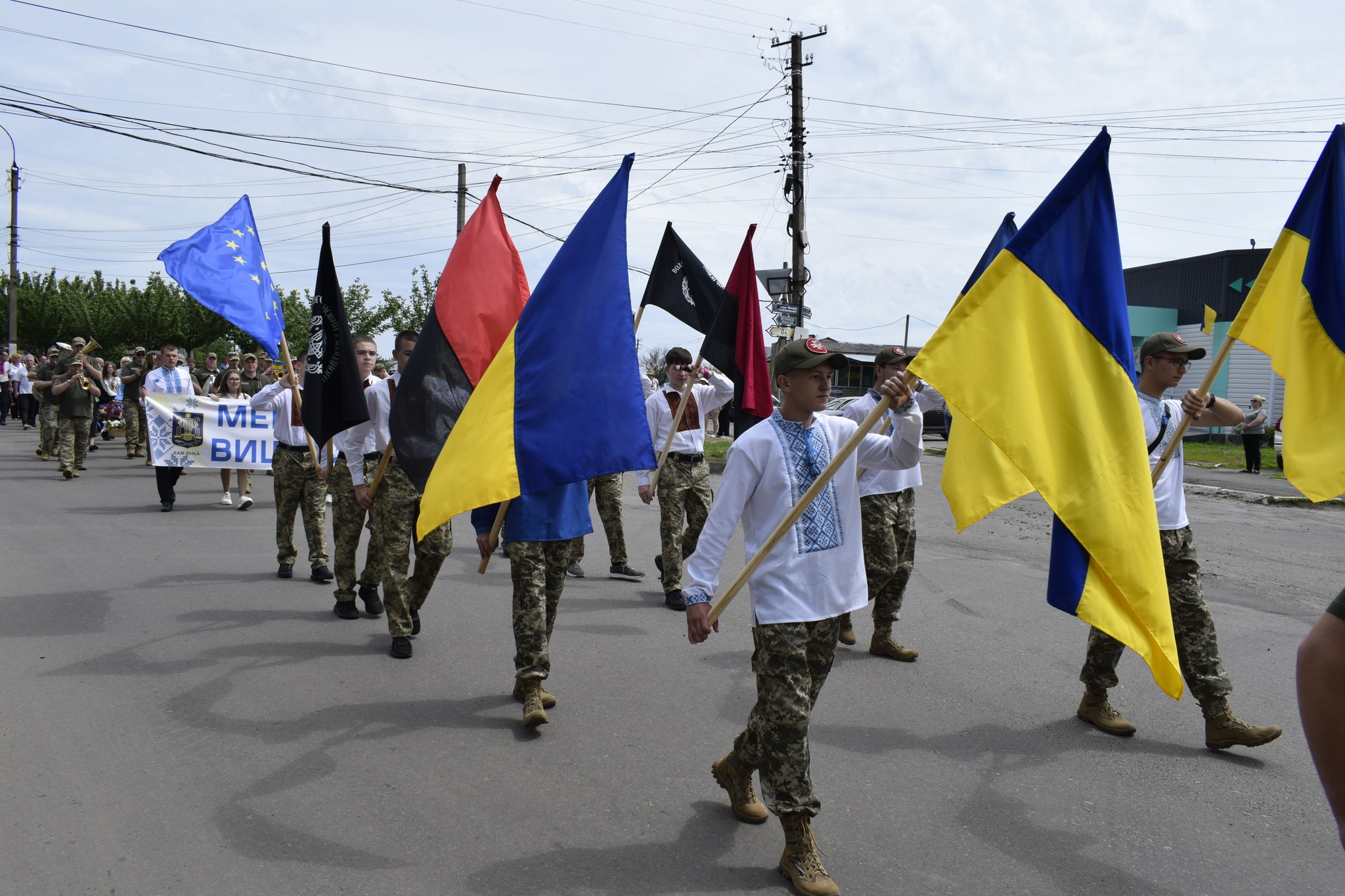 Кам’янка провела марш вишиванок і встановила рекорд. Фото - фото 2