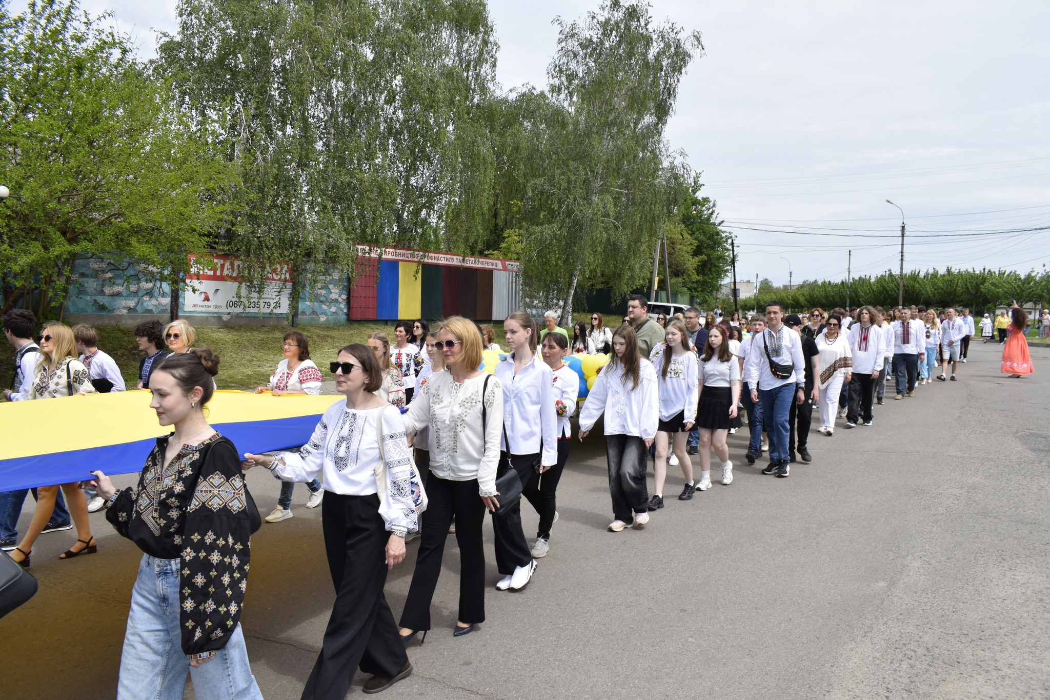 Кам’янка провела марш вишиванок і встановила рекорд. Фото - фото 3