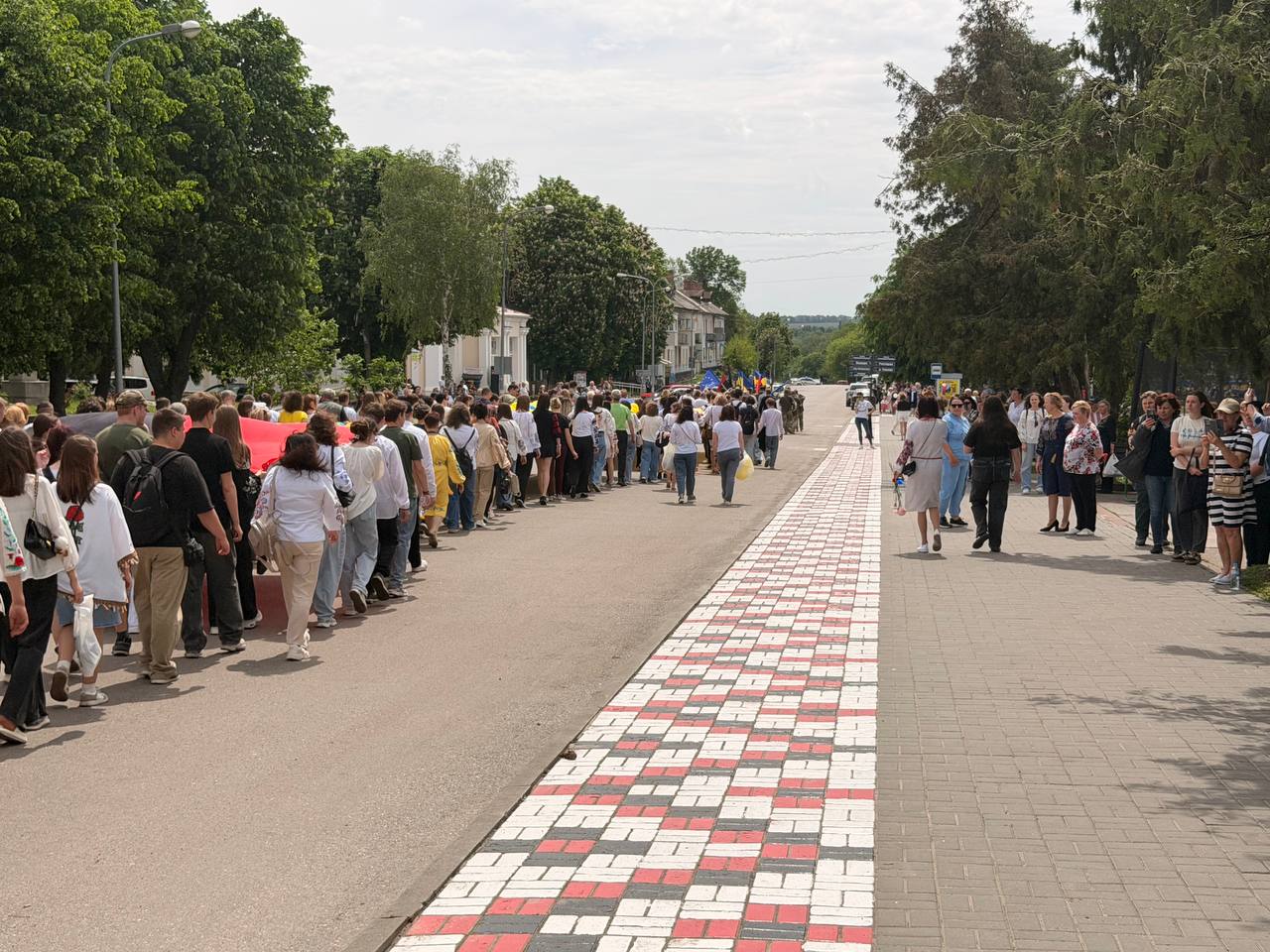 Кам’янка провела марш вишиванок і встановила рекорд. Фото - фото 5