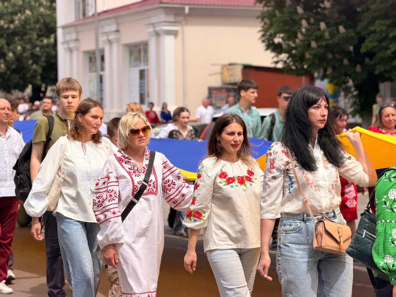 Кам’янка провела марш вишиванок і встановила рекорд. Фото - фото 9