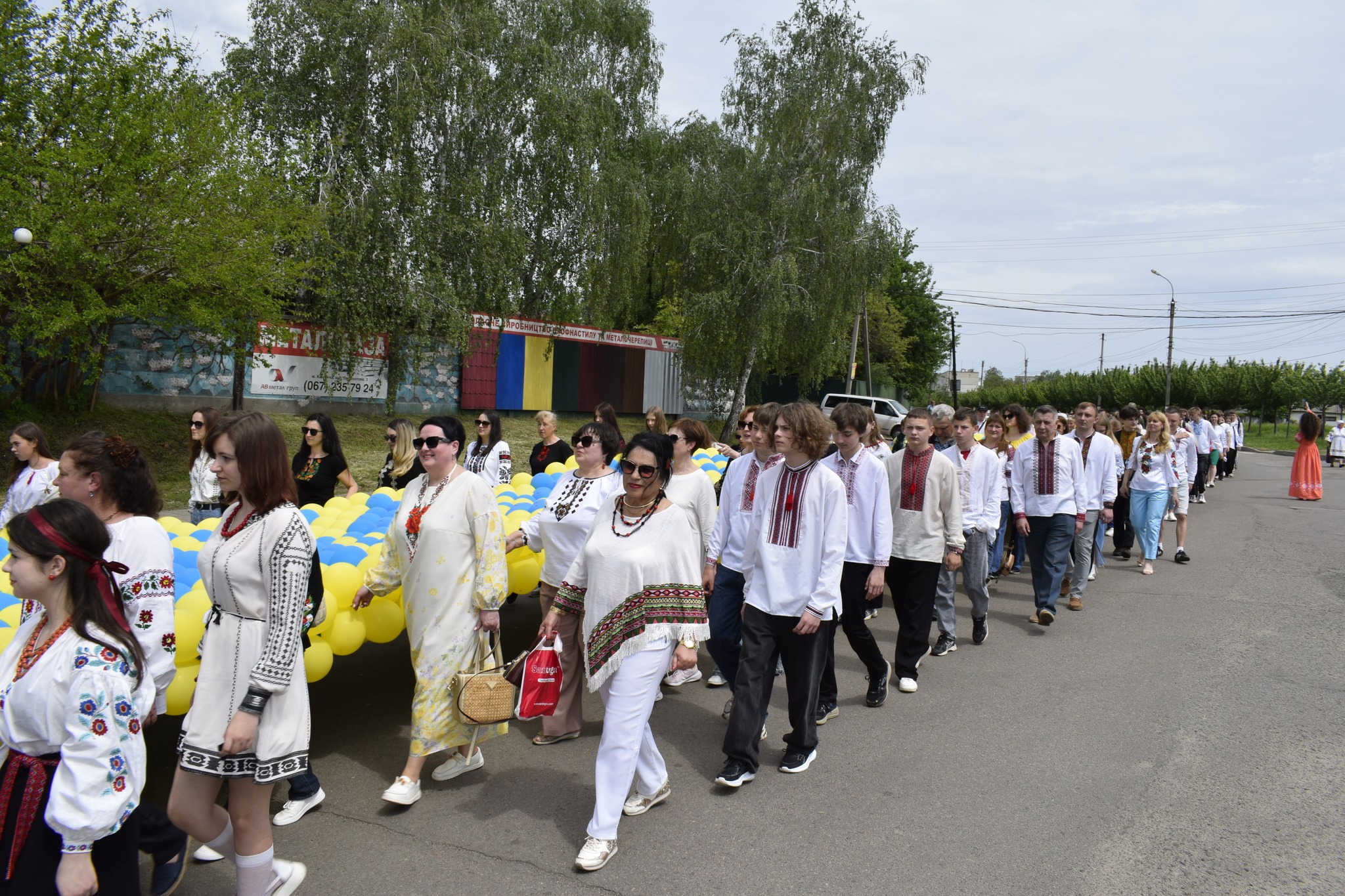 Кам’янка провела марш вишиванок і встановила рекорд. Фото - фото 11