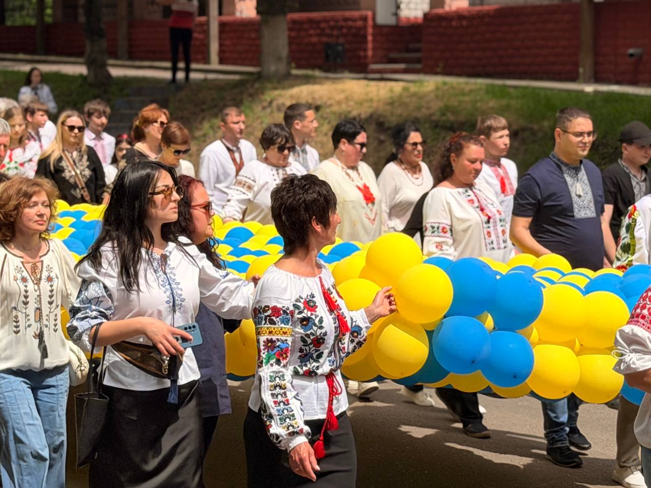 Кам’янка провела марш вишиванок і встановила рекорд. Фото - фото 20