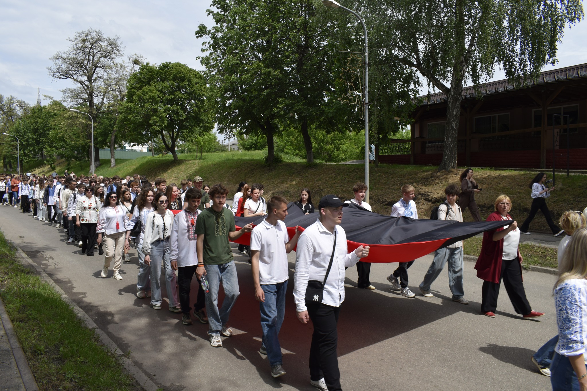 Кам’янка провела марш вишиванок і встановила рекорд. Фото - фото 23