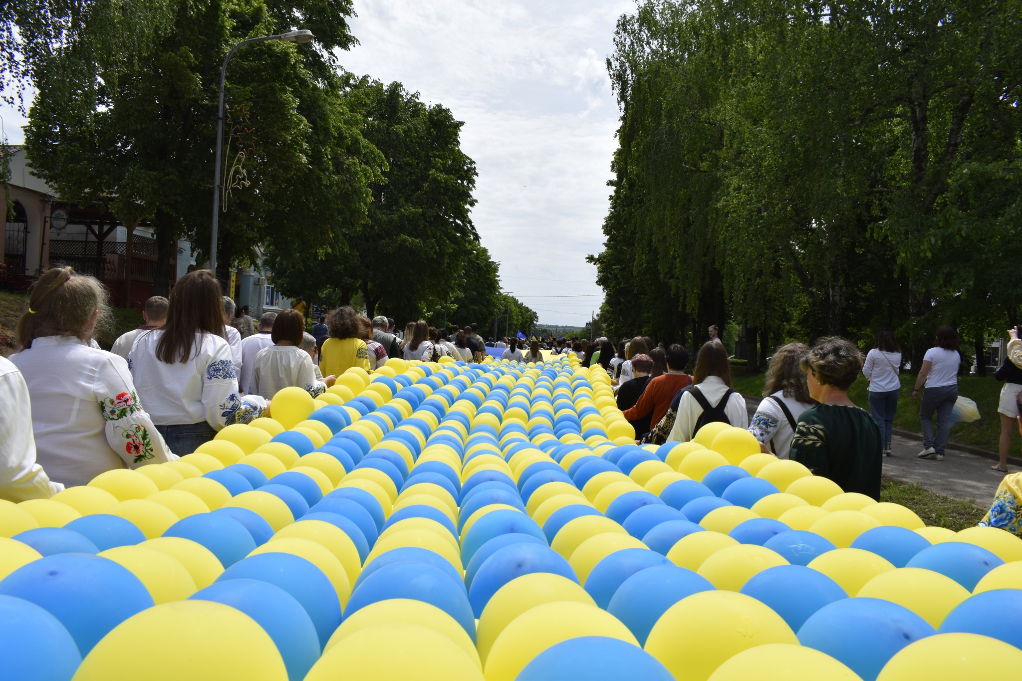 Кам’янка провела марш вишиванок і встановила рекорд. Фото - фото 25