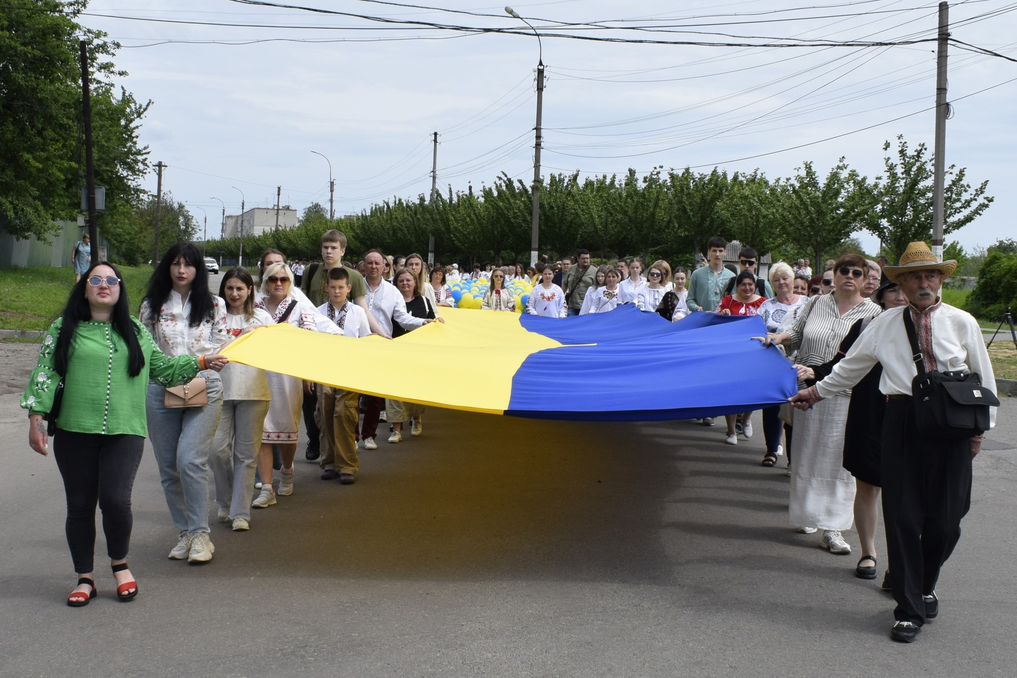 Кам’янка провела марш вишиванок і встановила рекорд. Фото - фото 27