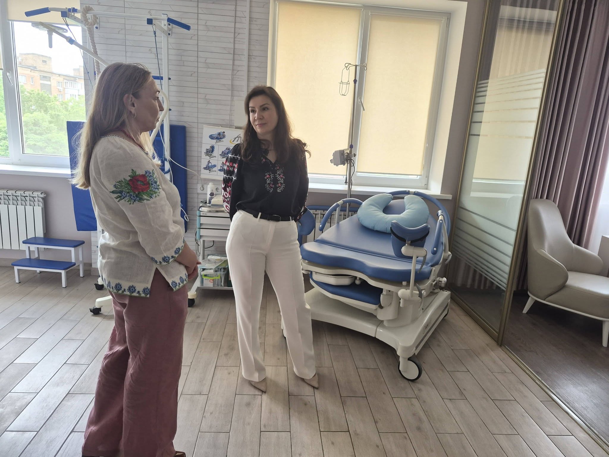 Перші вишиванки для найменших: у київському пологовому привітали новонароджених - фото 2