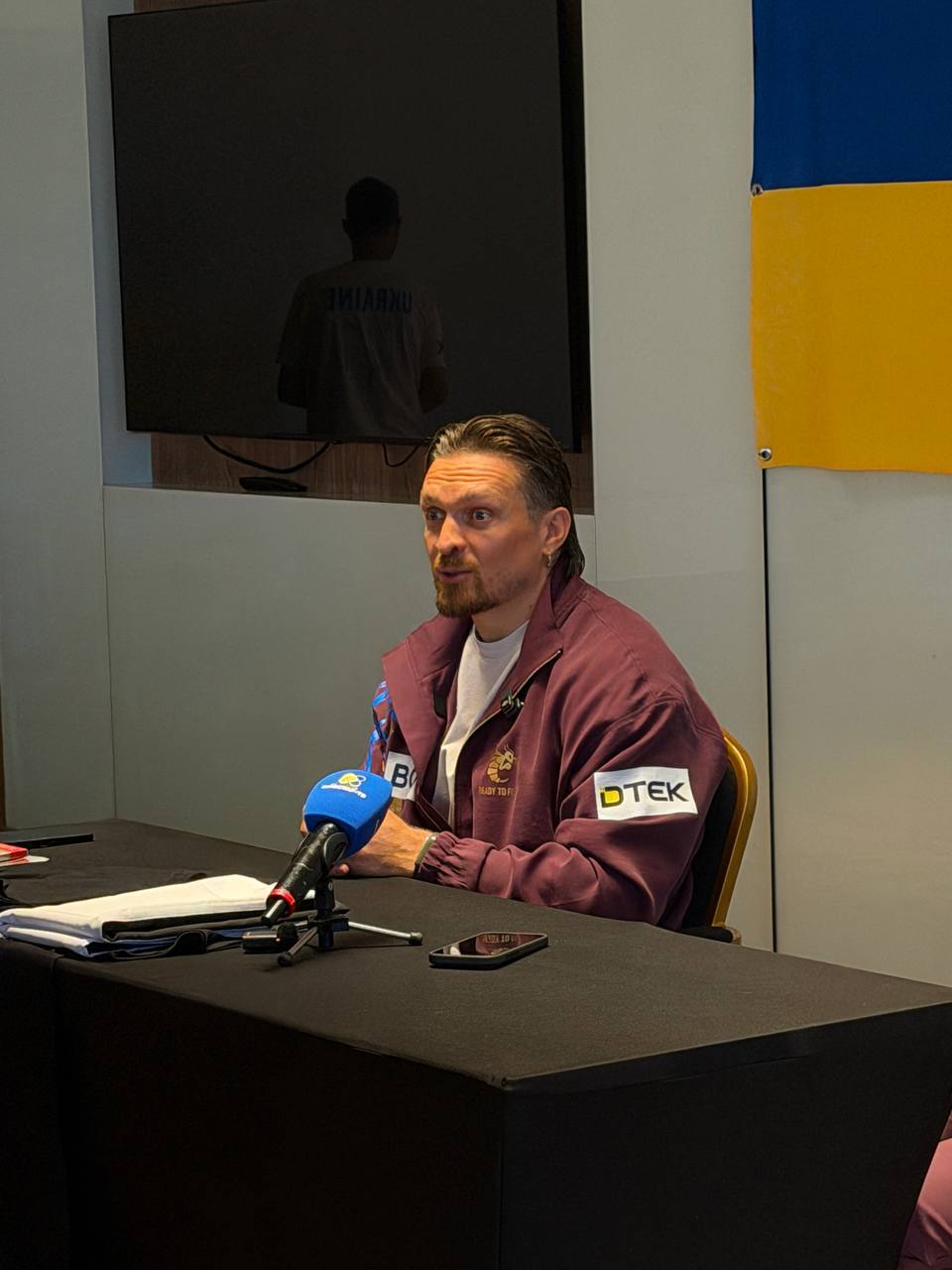 Олександр Усик зустрівся з ветеранами перед чемпіонським боєм