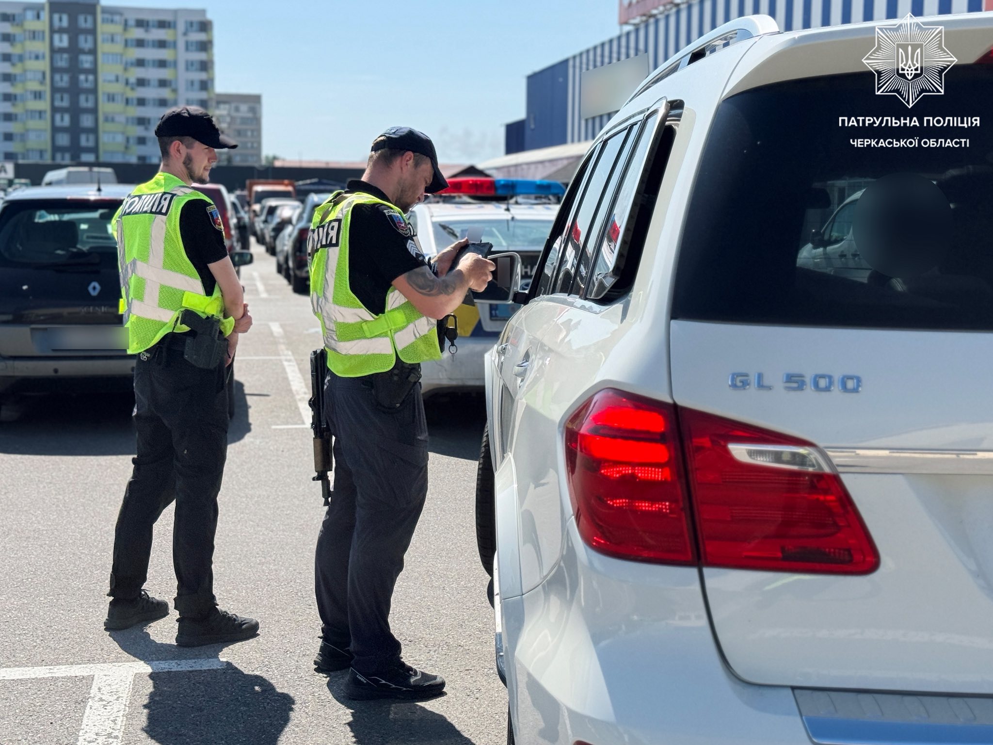 У Черкасах штрафували водіїв, що паркувалися на місцях для людей з інвалідністю