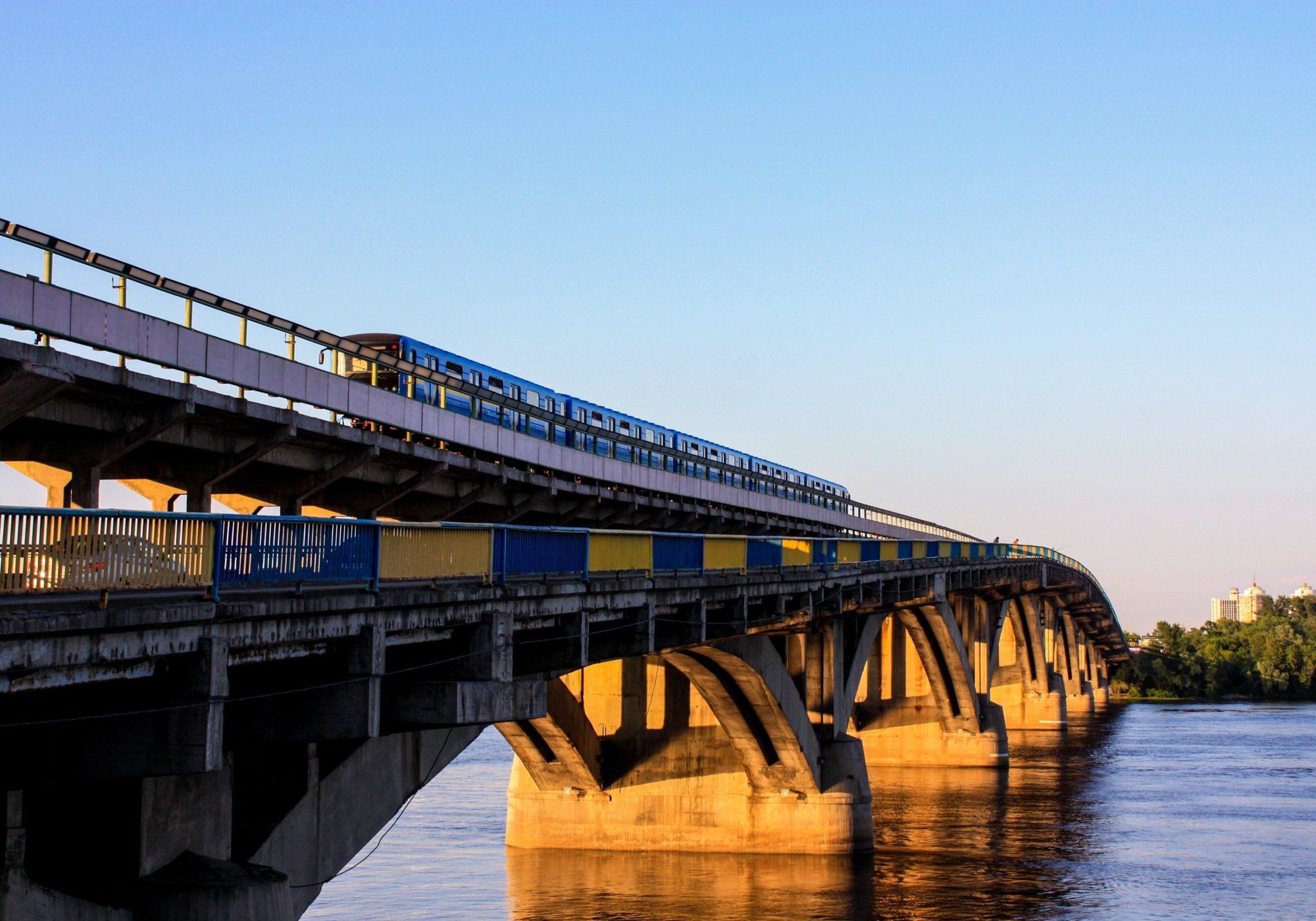 Міст Метро в Києві: історія, цікаві факти та схема руху