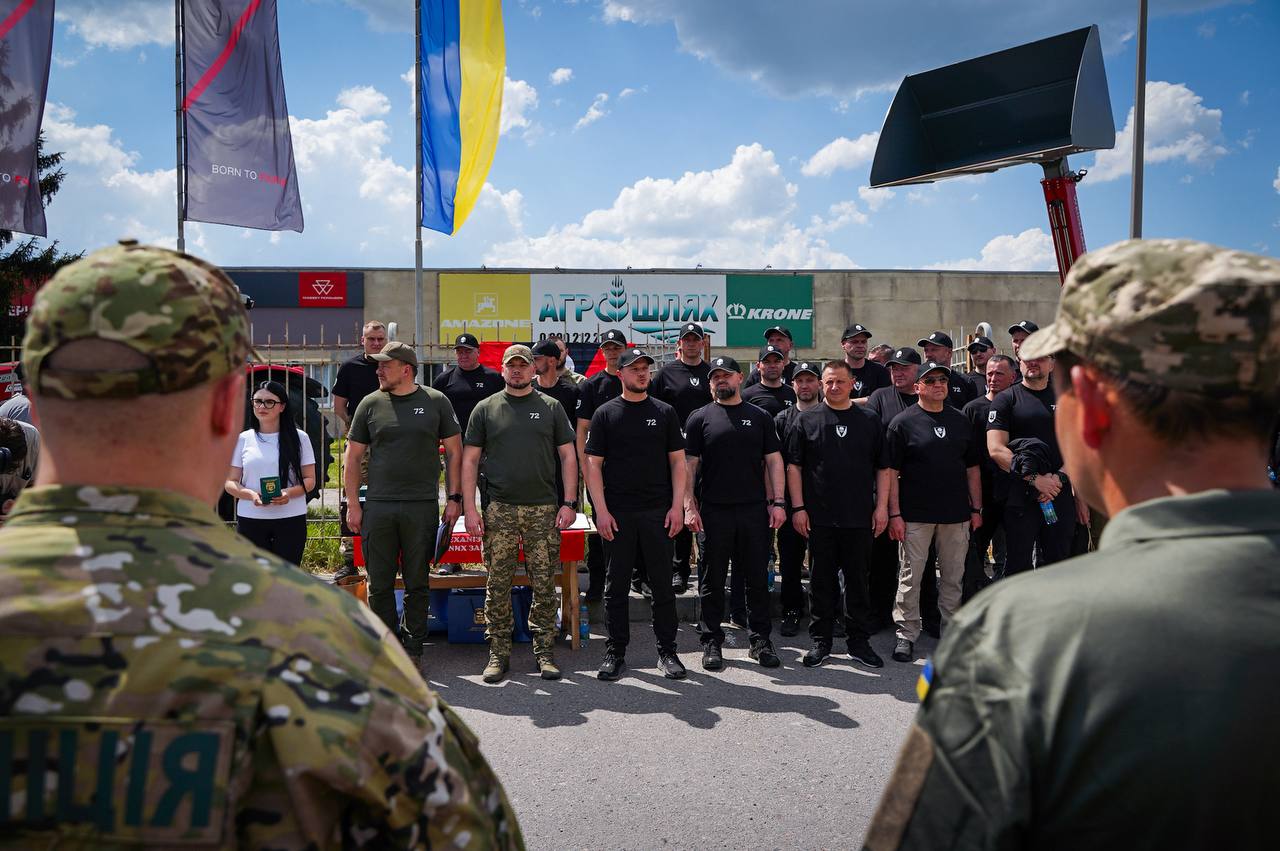 Київщина передала 72-й бригаді рекордну партію з 54 пікапів - фото 4