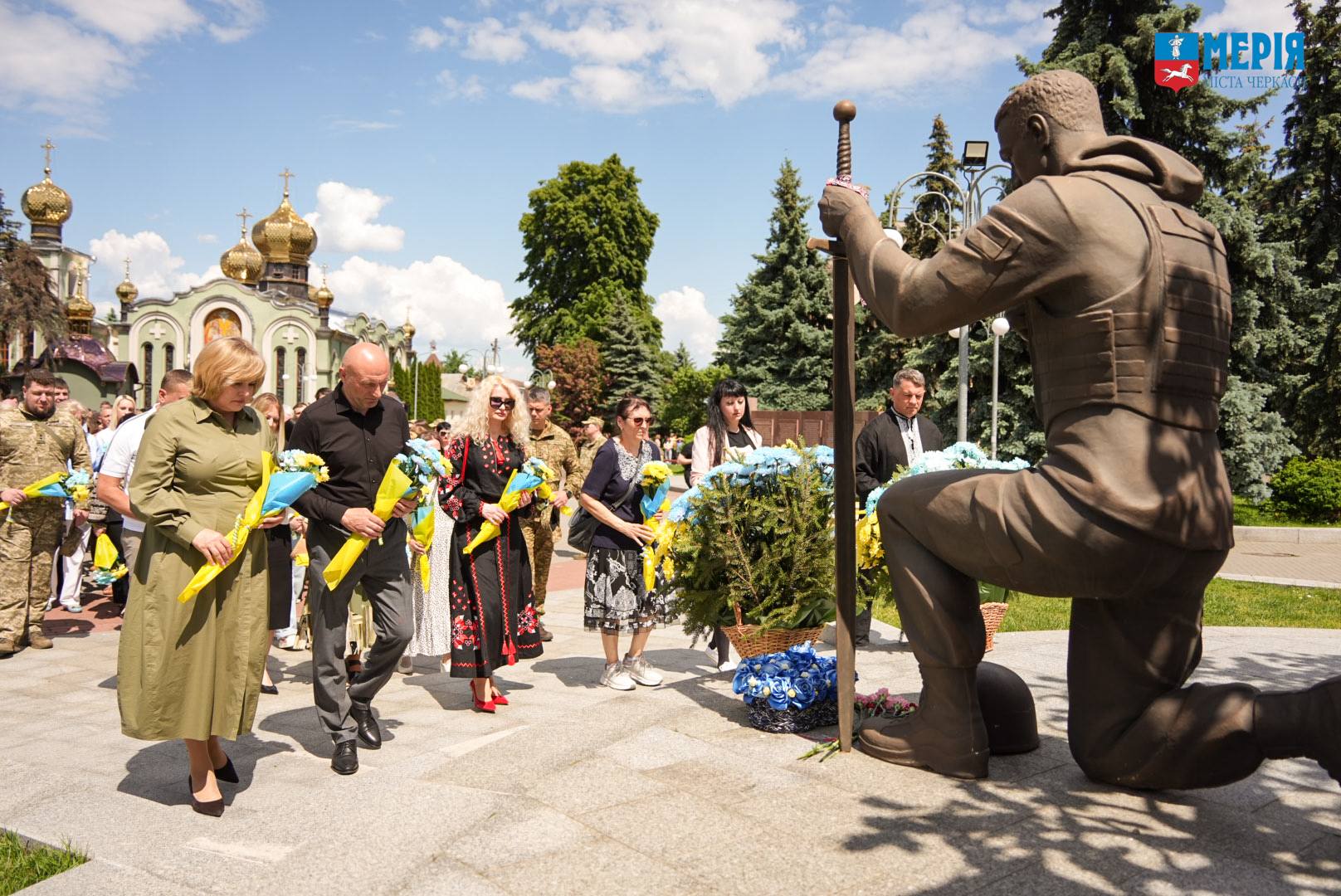 День Героїв: у Черкасах вшанували загиблих воїнів - фото 12