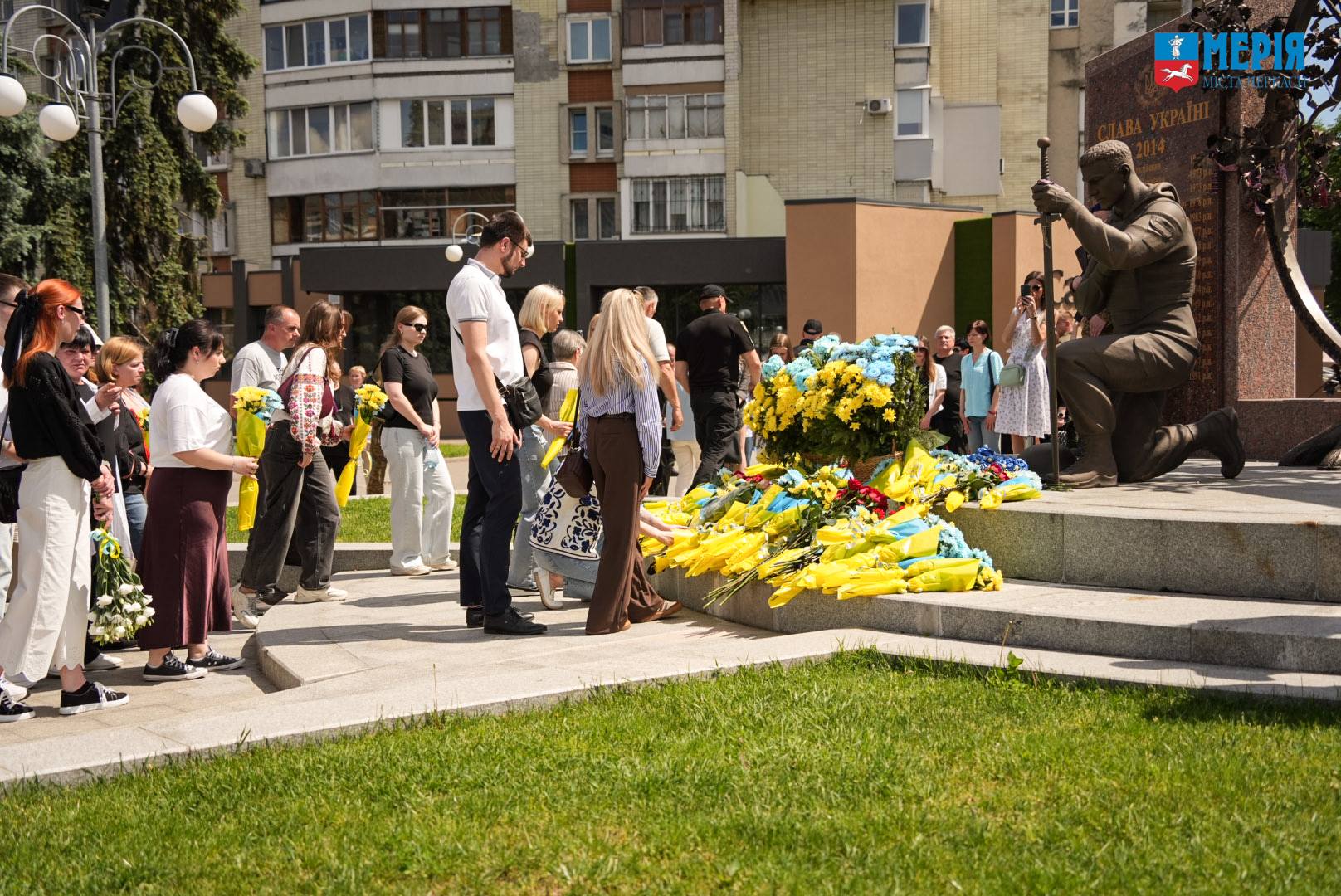 День Героїв: у Черкасах вшанували загиблих воїнів - фото 10
