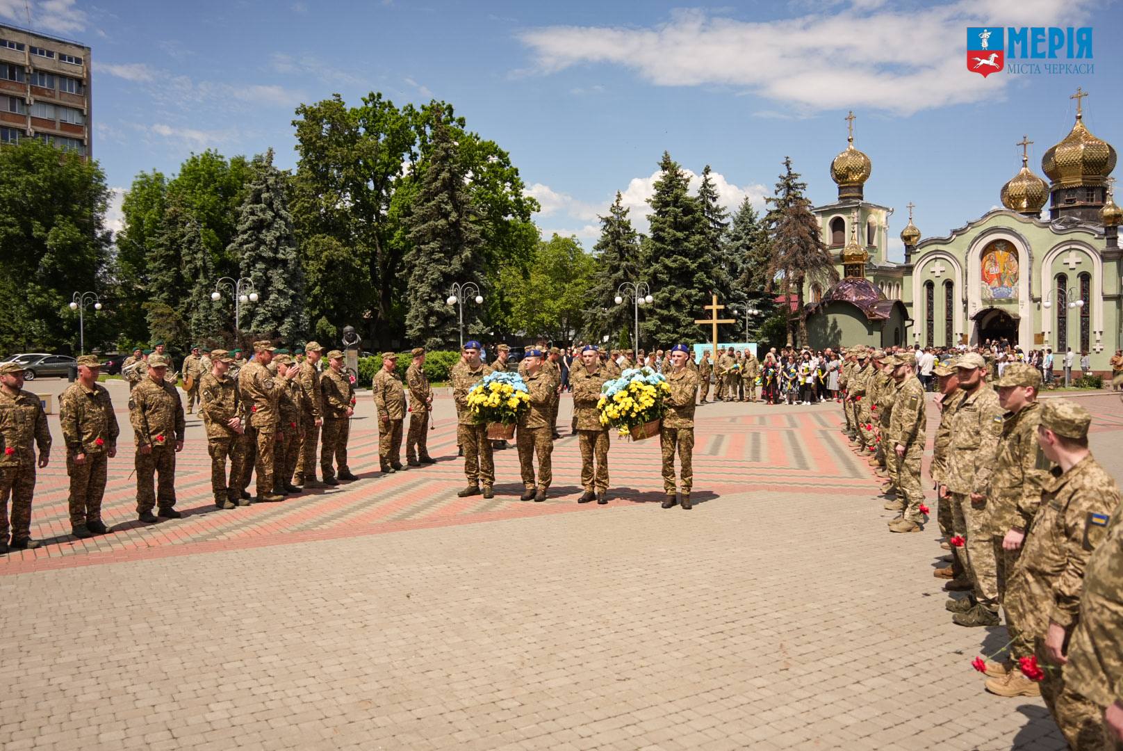 День Героїв: у Черкасах вшанували загиблих воїнів - фото 13