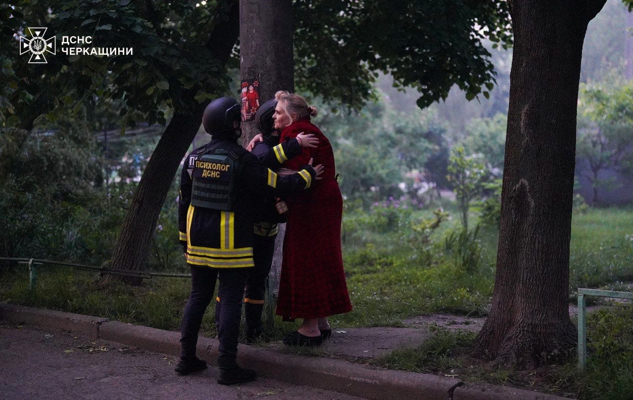 У Черкасах російський дрон атакував багатоповерхівку. ППО збила 8 ракет і 22 БпЛА