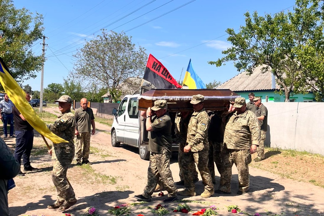 На щиті: поховали навідника 110-ї окремої механізованої бригади з Черкащині
