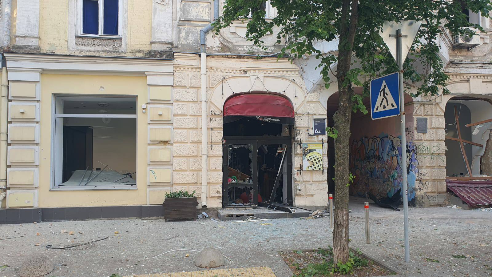 Росіяни пошкодили Національний художній музей України та Національний музей «Чорнобиль» - фото 13
