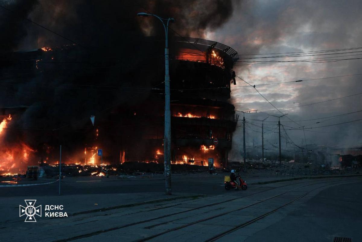 Ринок на Лук’янівці згорів вщент