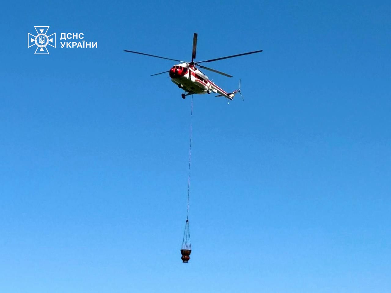 У Київські області після обстрілу ліквідували пожежу на площі 10 000 кв. м