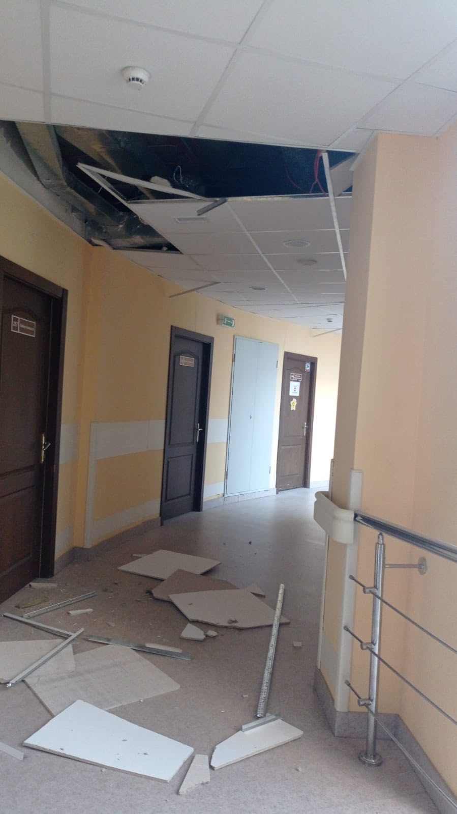У Києві пошкоджено міський центр реабілітації дітей з інвалідністю - фото 6