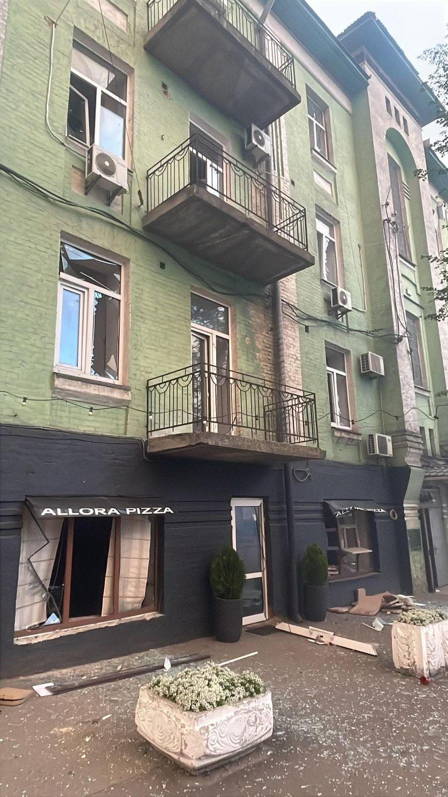 У Києві пошкоджено міський центр реабілітації дітей з інвалідністю - фото 3