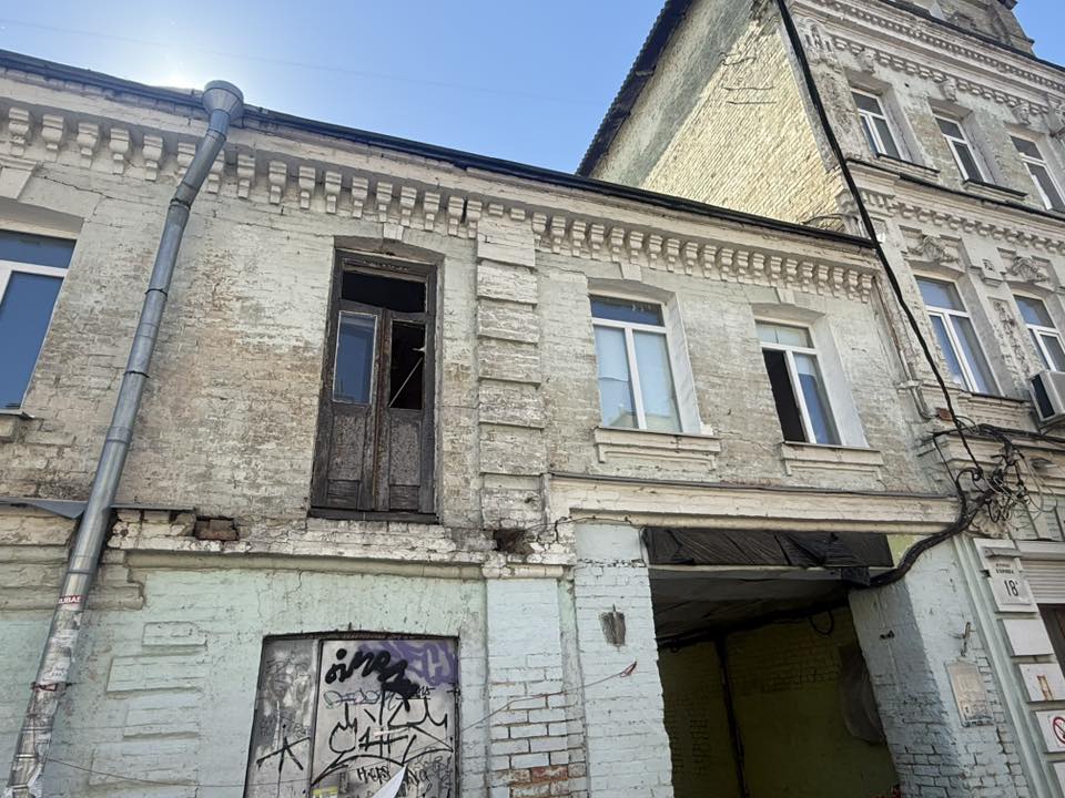 Культурний простір «Їде дах» у столиці зазнав пошкоджень під час атаки рф - фото 6