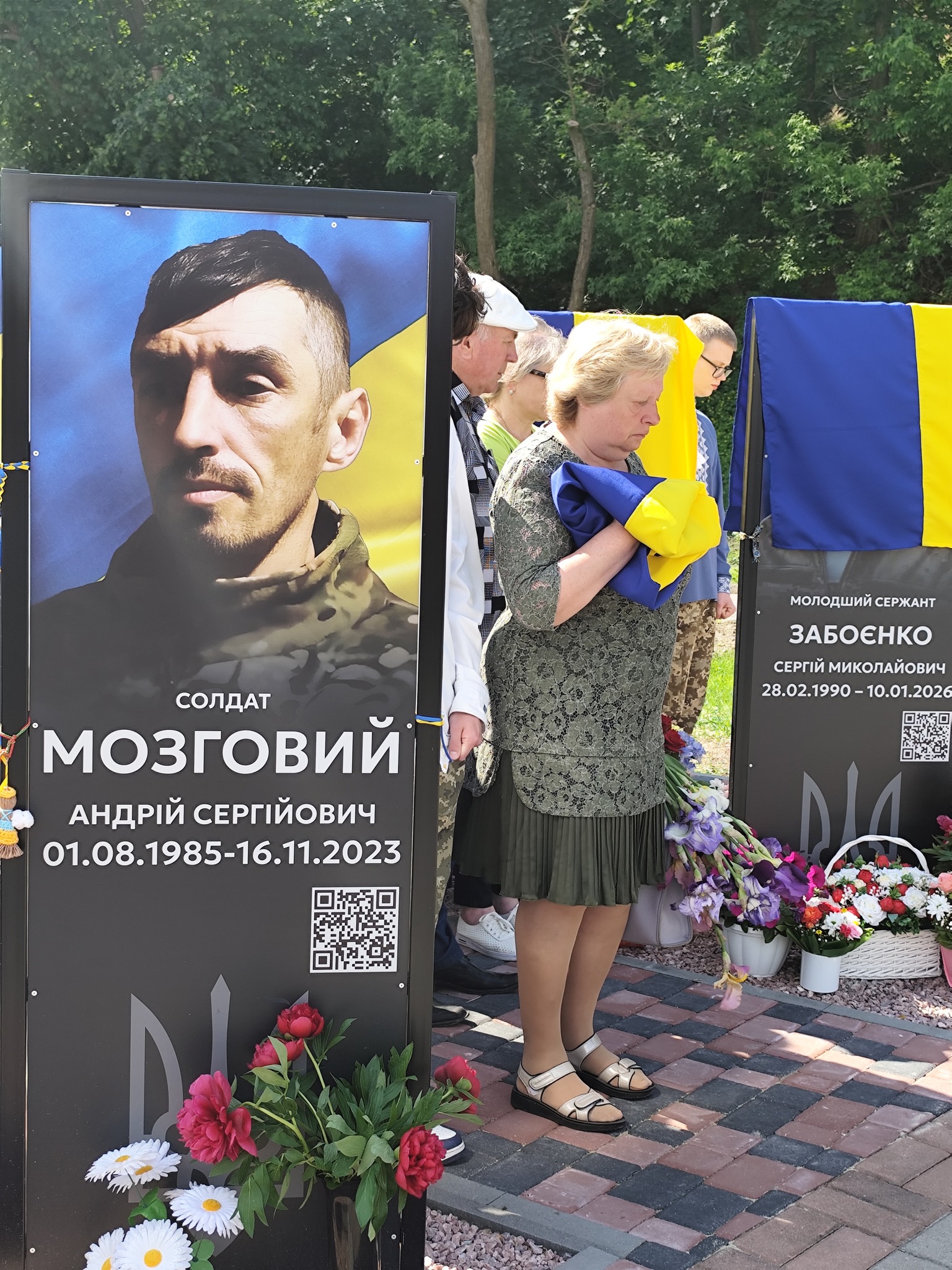 Алею слави відкрили у Каневі, на ній 103 портрети загиблих воїнів. Фото