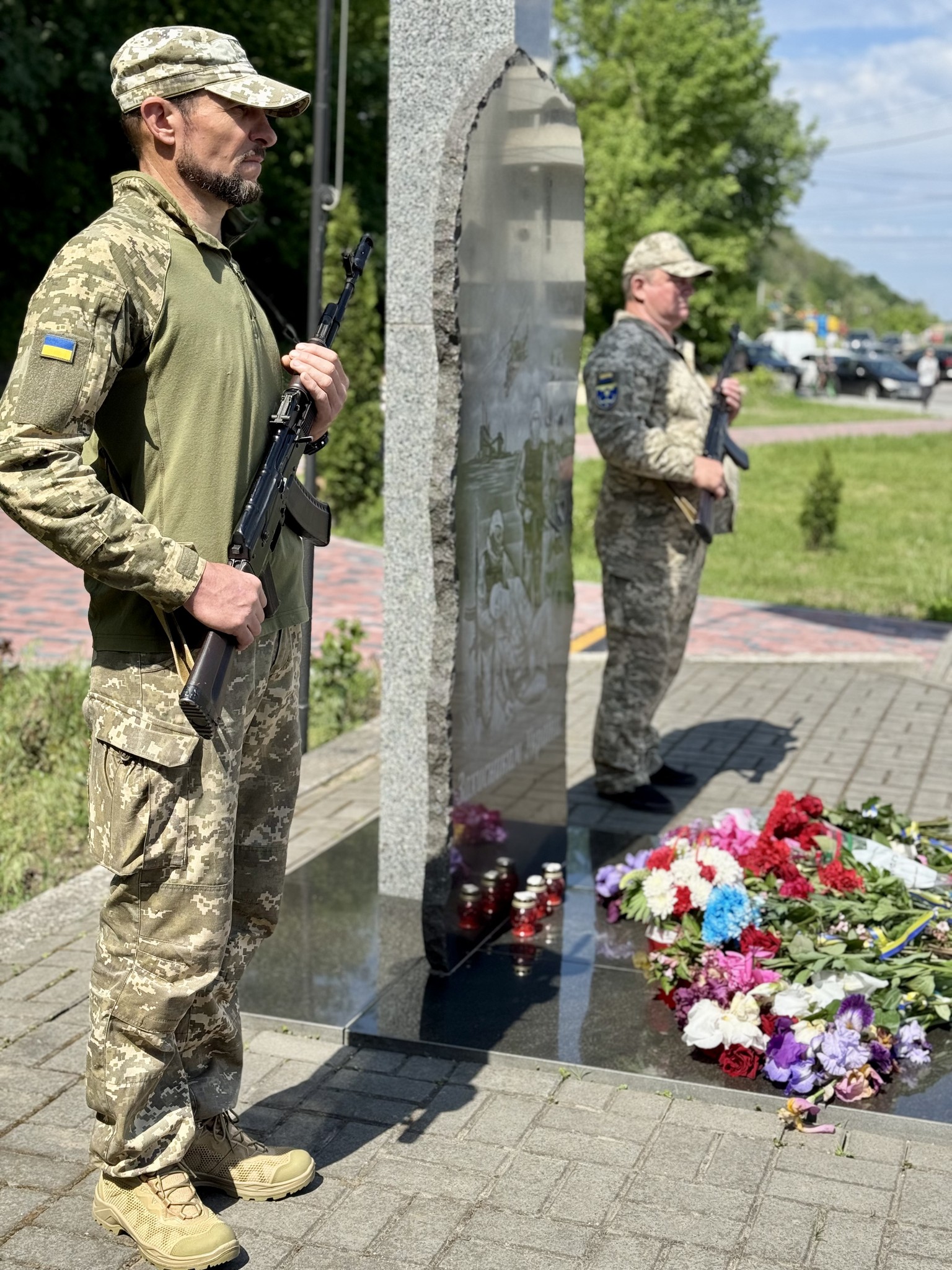 Алею слави відкрили у Каневі, на ній 103 портрети загиблих воїнів. Фото - фото 4