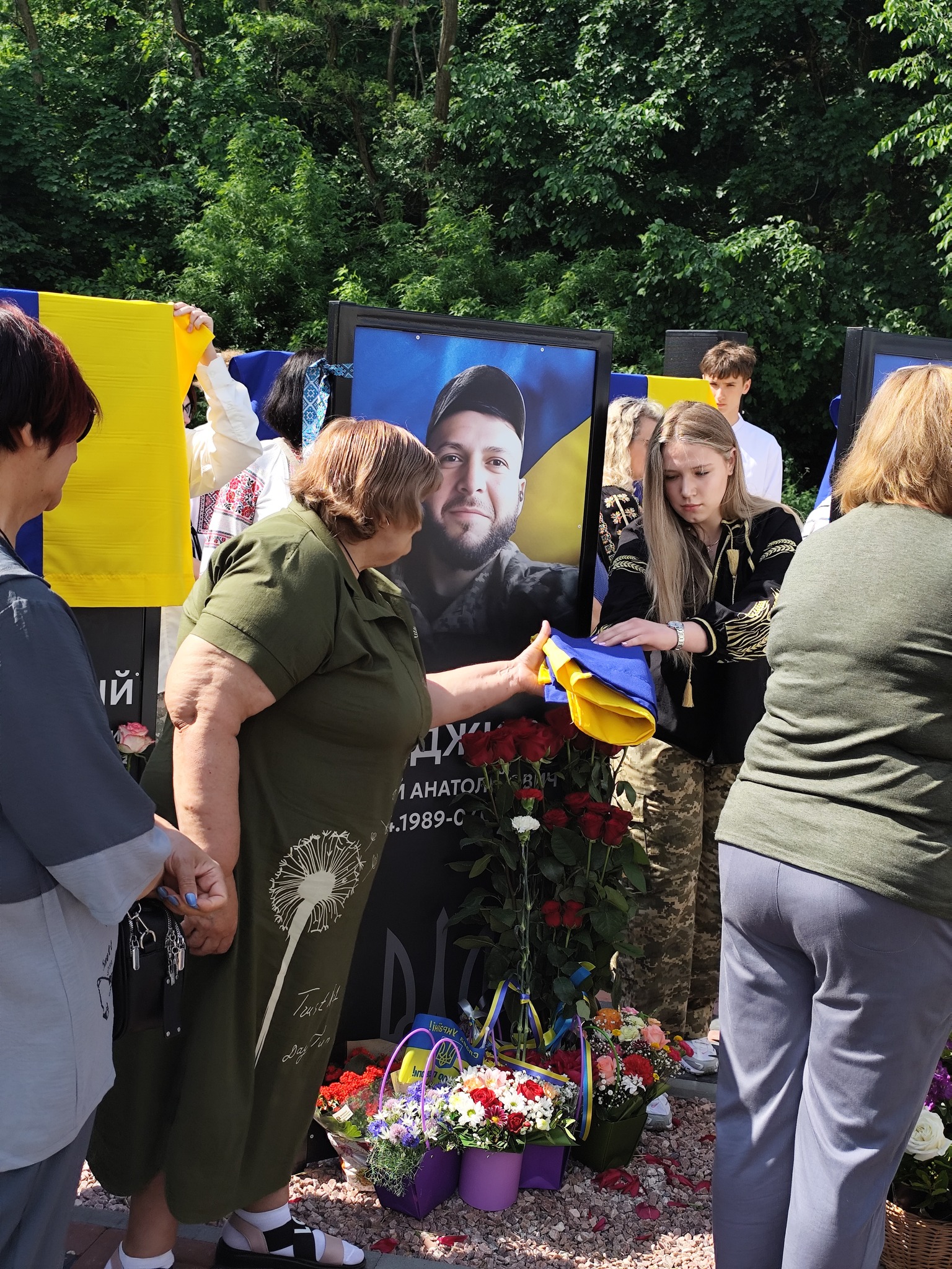 Алею слави відкрили у Каневі, на ній 103 портрети загиблих воїнів. Фото - фото 5