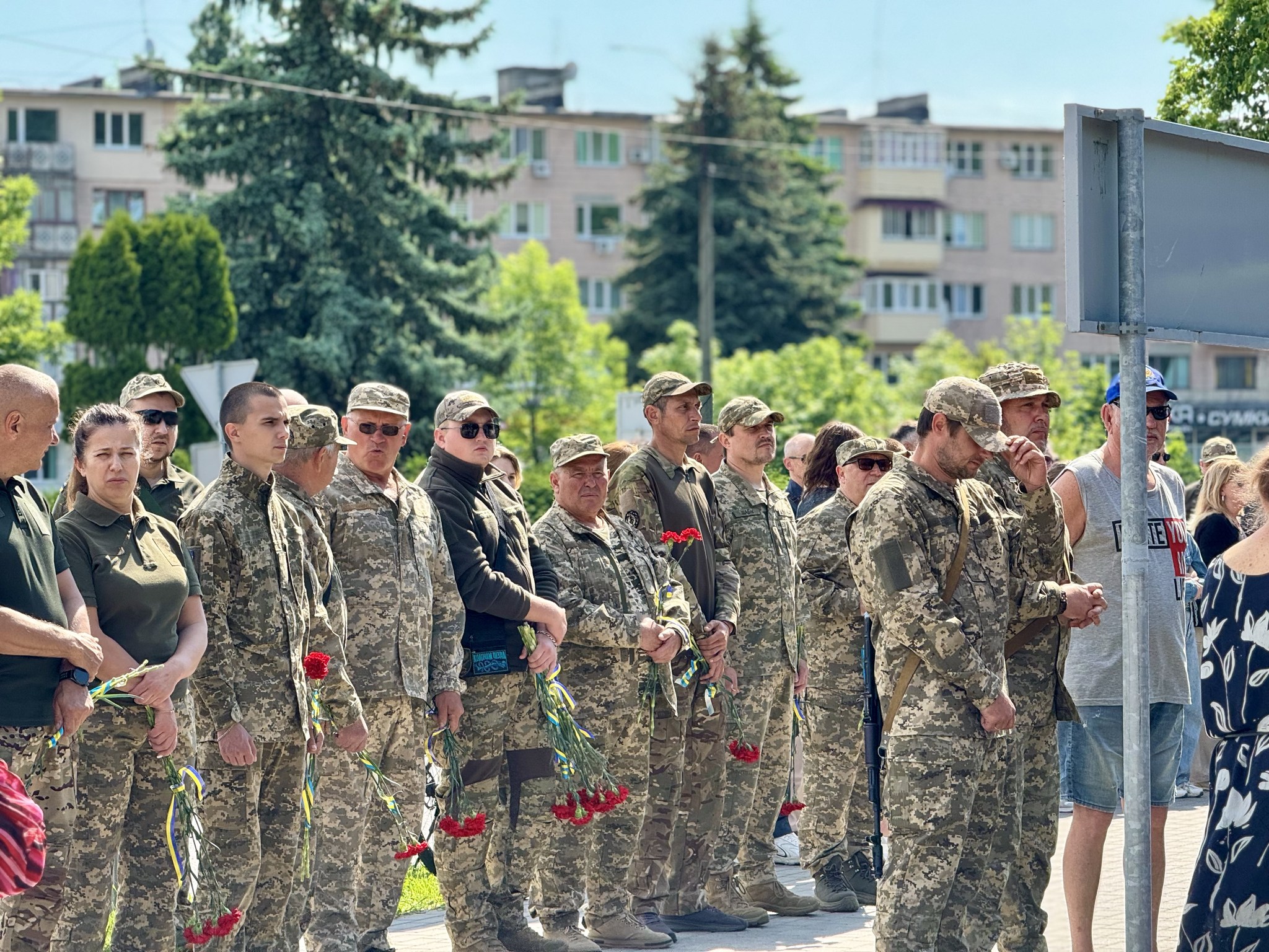 Алею слави відкрили у Каневі, на ній 103 портрети загиблих воїнів. Фото - фото 6