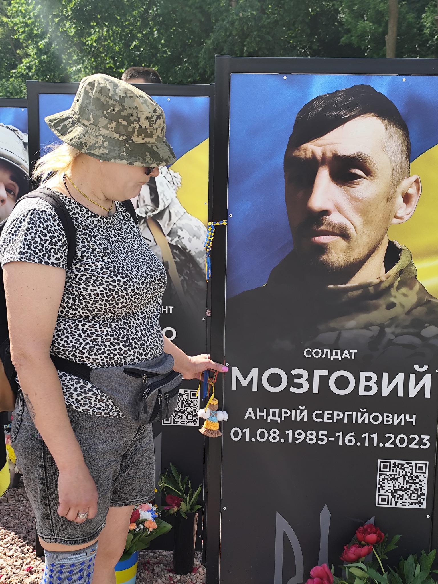 Алею слави відкрили у Каневі, на ній 103 портрети загиблих воїнів. Фото - фото 12