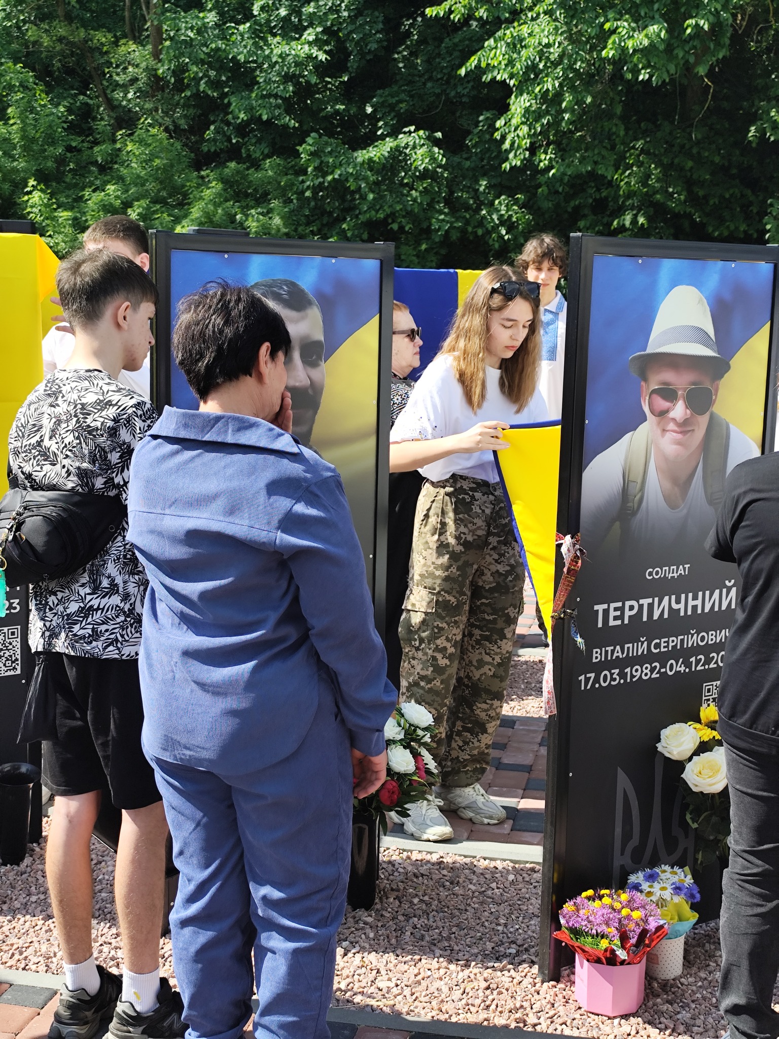Алею слави відкрили у Каневі, на ній 103 портрети загиблих воїнів. Фото - фото 20