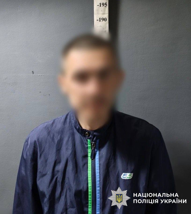 У Києві біля бювету перехожий напав на жінку та намагався зґвалтувати - фото 2
