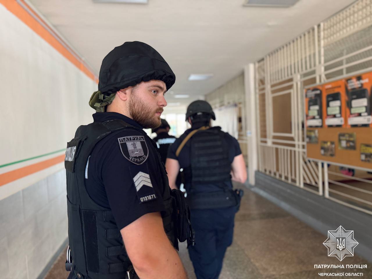 У черкаських школах поліцейські відпрацювали дії при надзвичайній ситуації. Фото