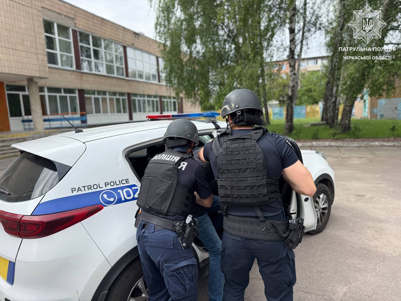 У черкаських школах поліцейські відпрацювали дії при надзвичайній ситуації. Фото - фото 9