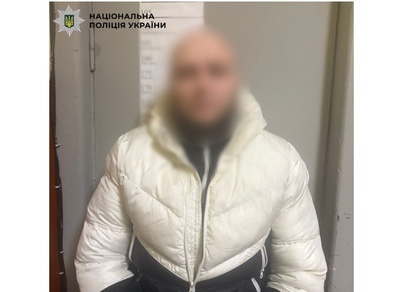 Двоє чоловіків у Києві жорстоко побили перехожого
