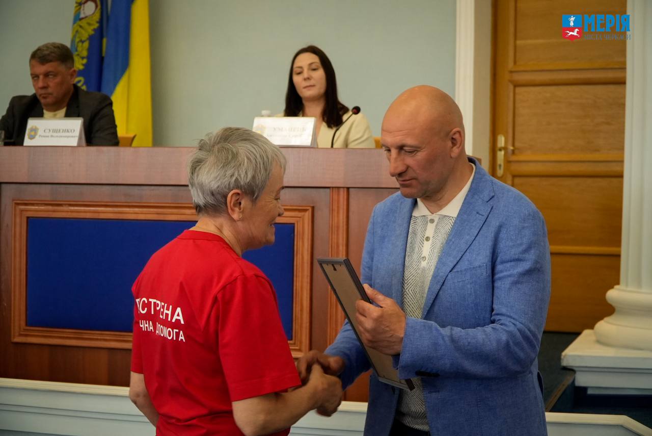 У Черкасах працівників «екстренки» привітали з професійним святом. Фото - фото 3
