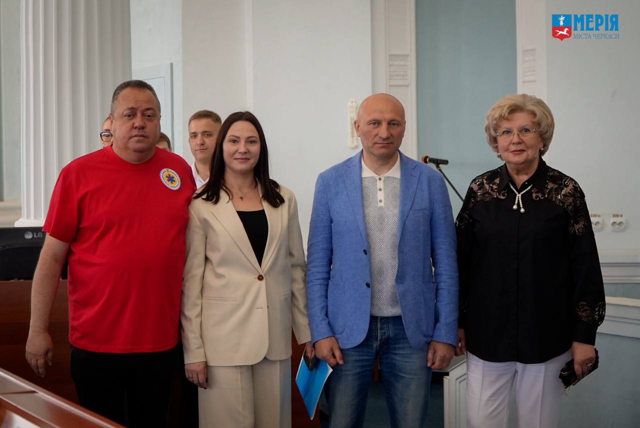 У Черкасах працівників «екстренки» привітали з професійним святом. Фото - фото 5