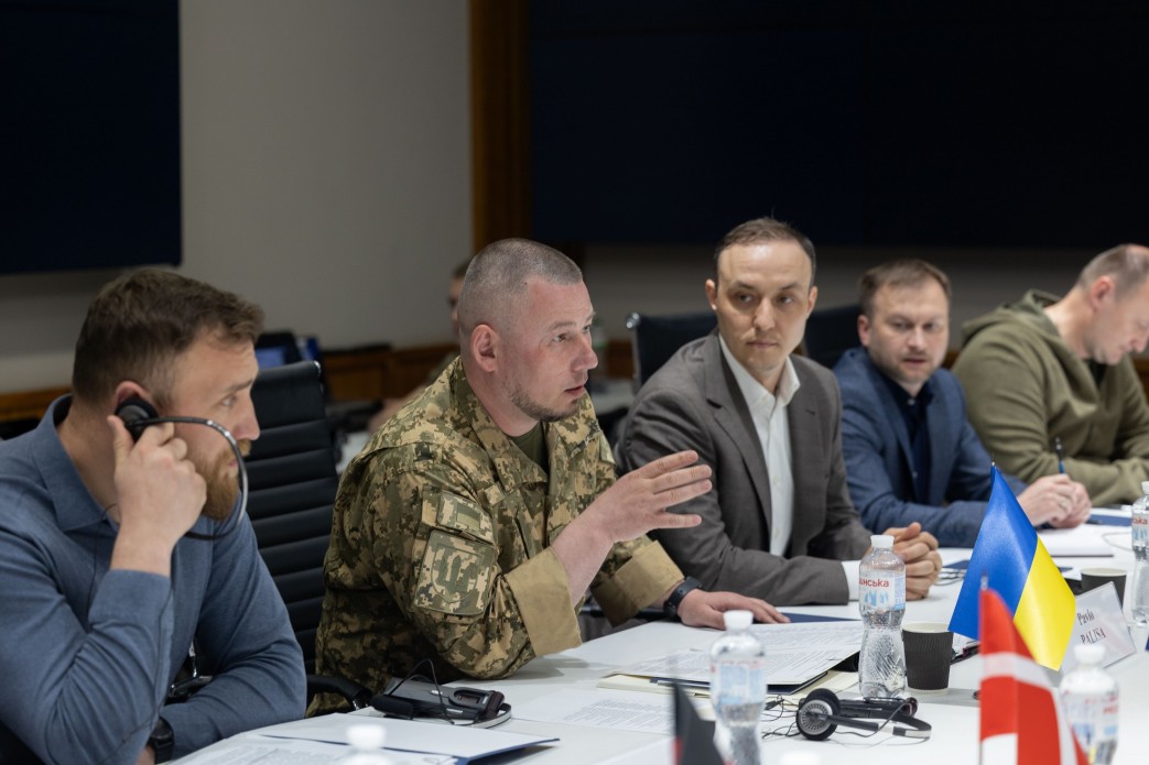 Європейським послам показали іноземні компоненти з російських ракет і БпЛА, які били по Україні 24 травня