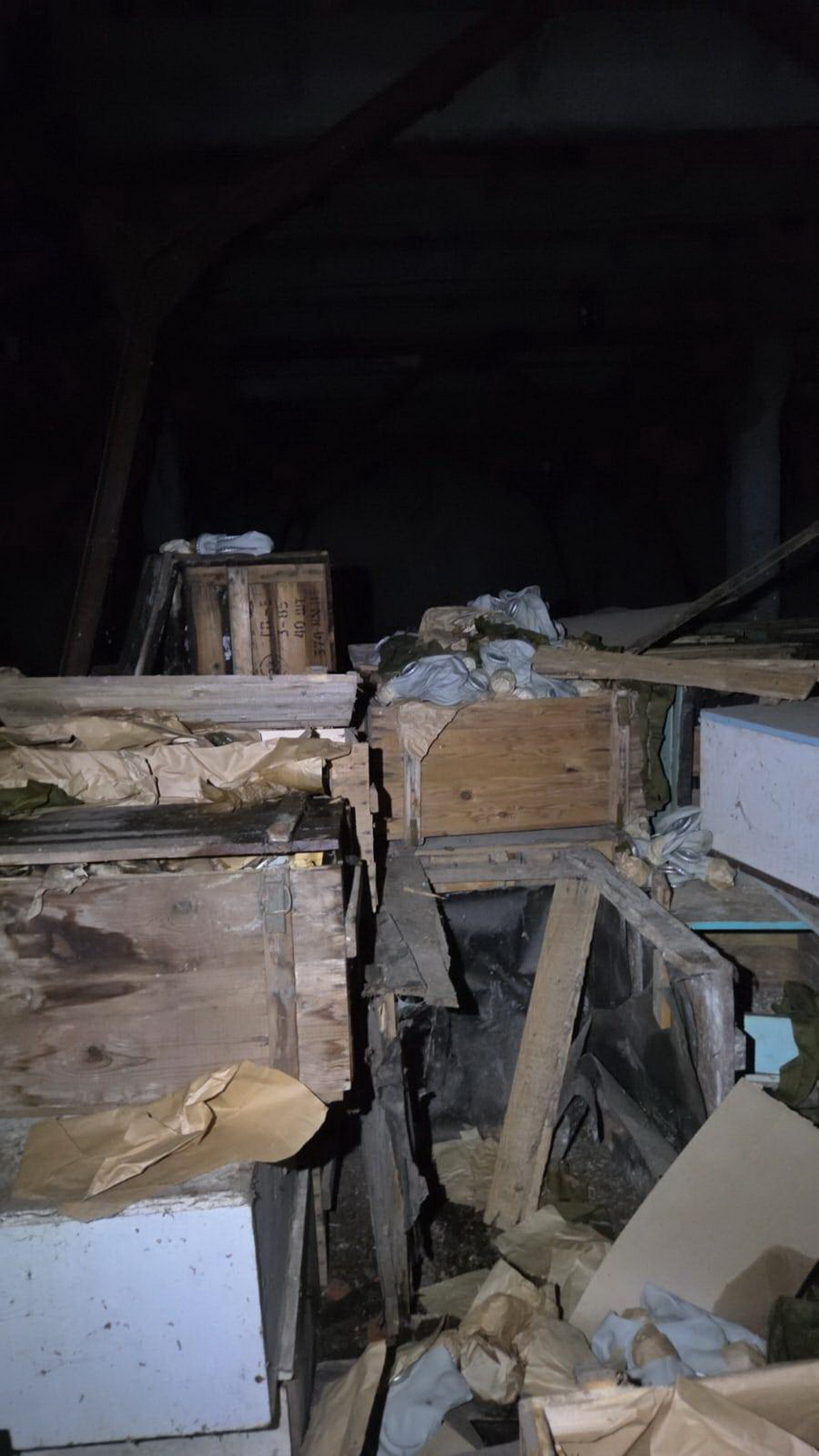Скандал із консервами у Барі на Вінниччині: в підвалі знайшли гуманітарку 2022 року - фото 4