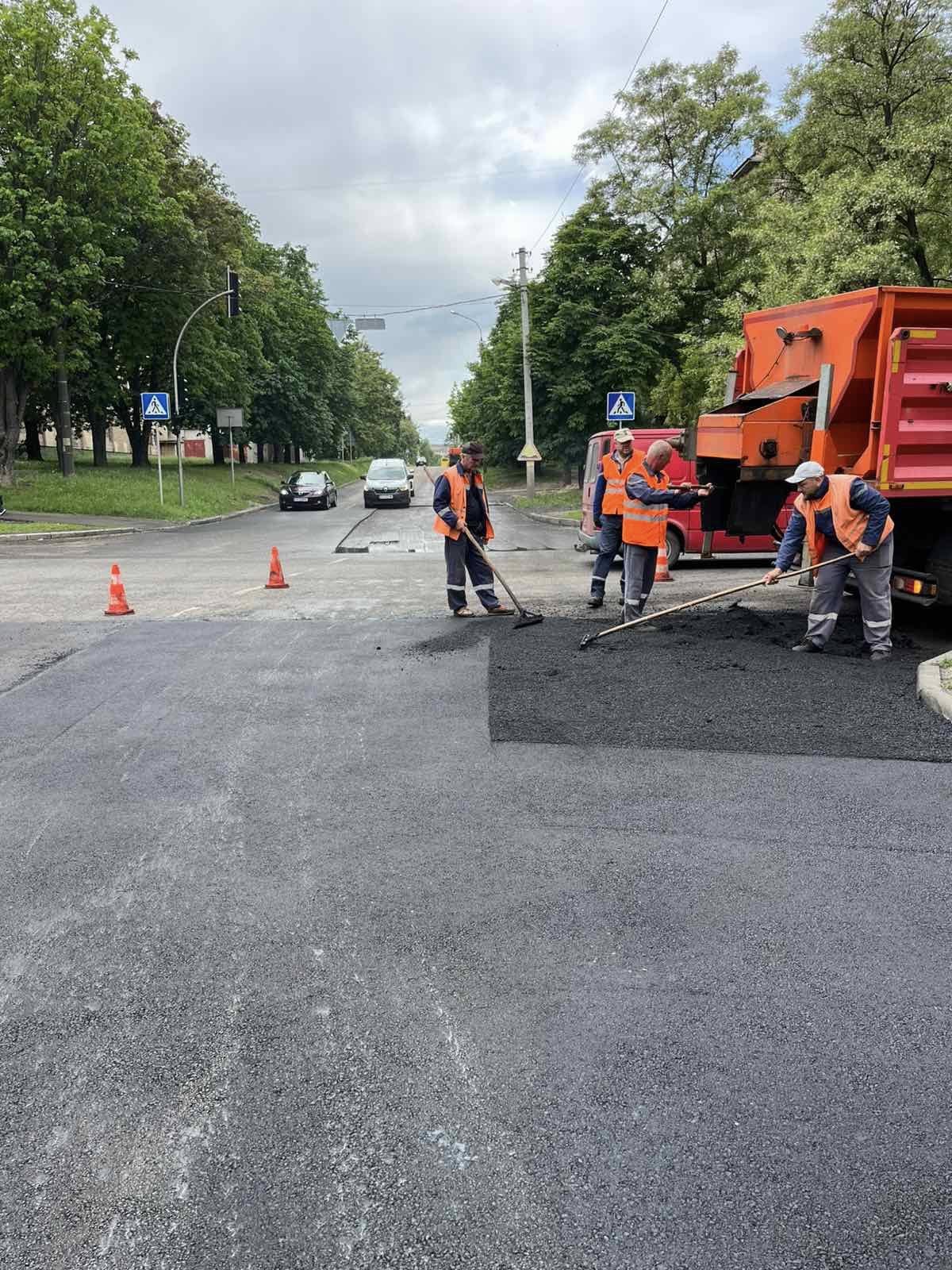 Залатали ями на вулиці Пастерівській у Черкасах - фото 4