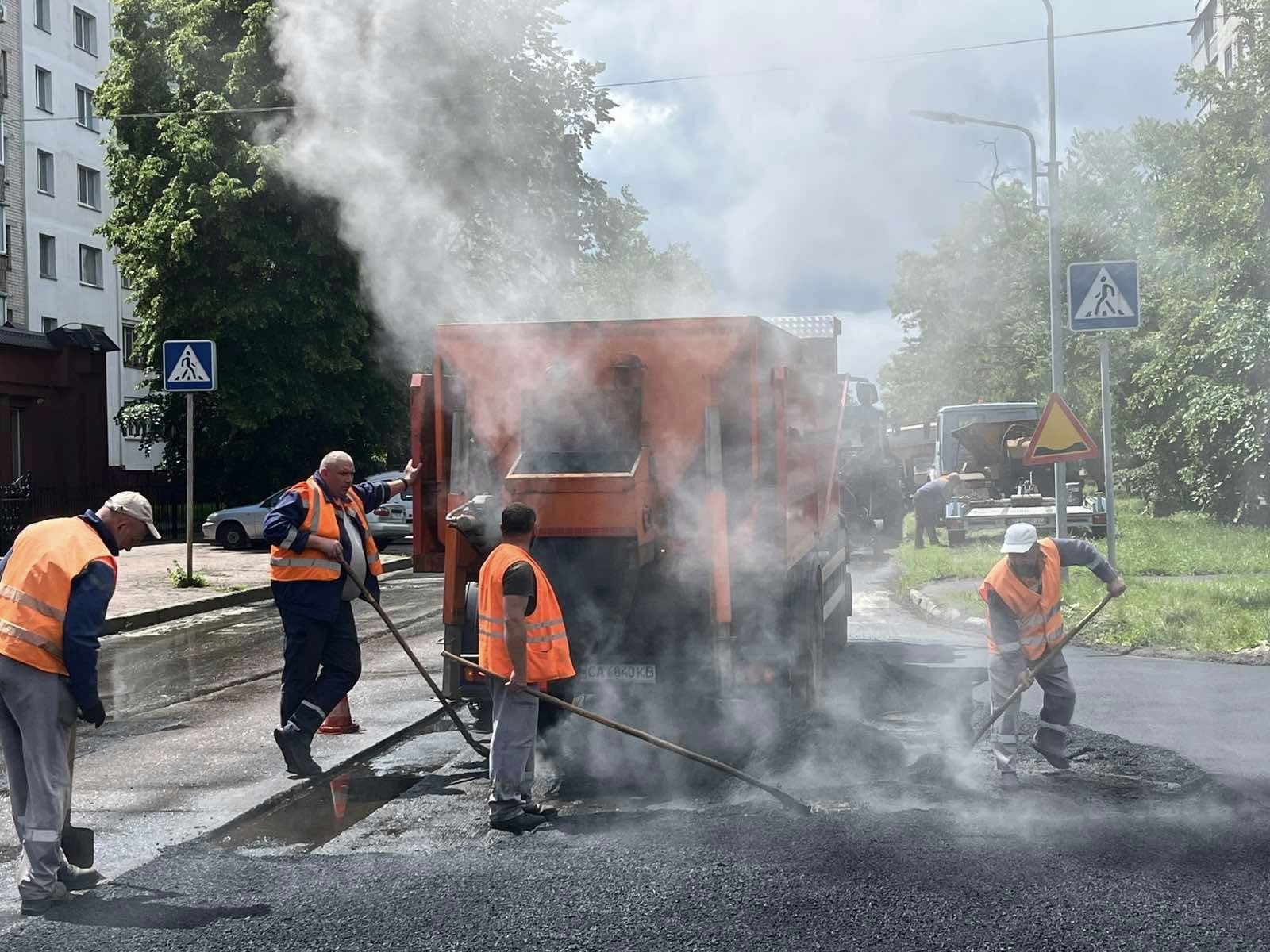 Залатали ями на вулиці Пастерівській у Черкасах