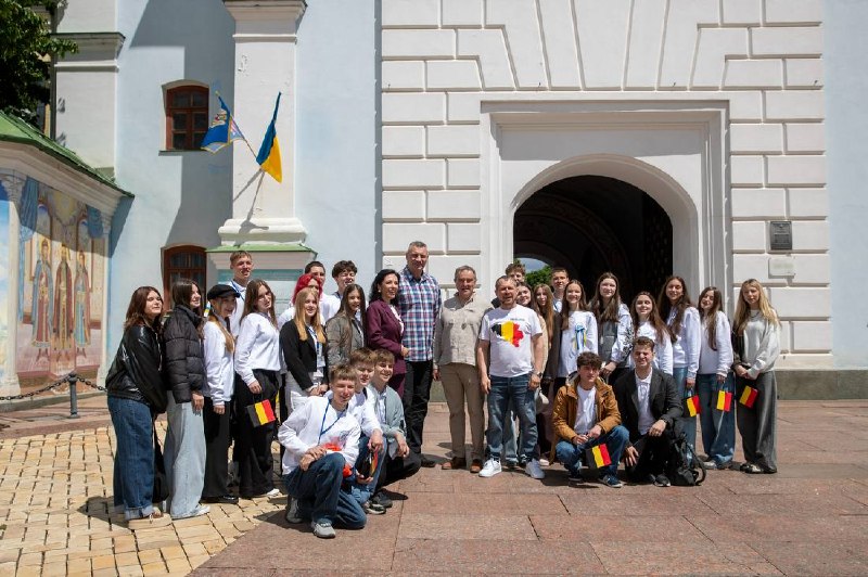 У Києві відкрили оновлену Бельгійську алею та артоб’єкт «Український щит» - фото 4