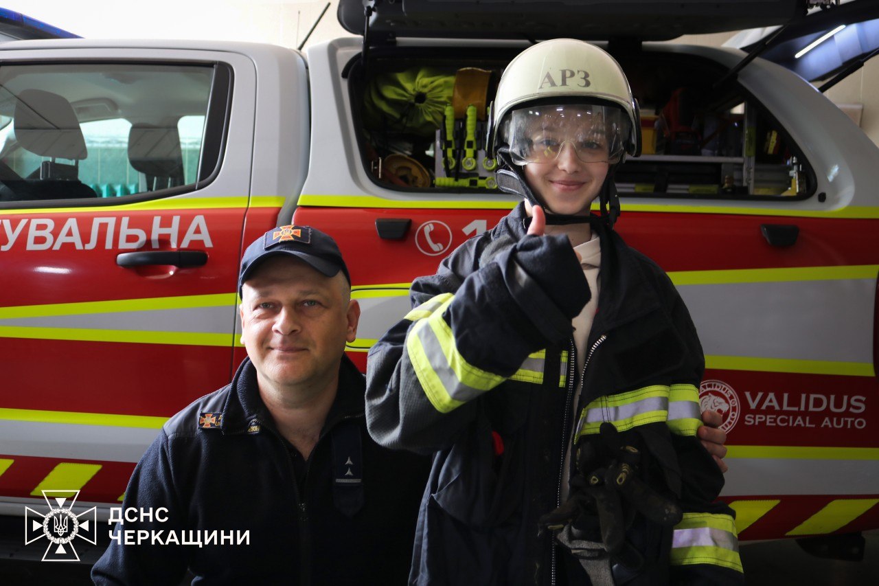 Школярі «Берегині» у Черкасах спробували себе в ролі рятувальників. Фото - фото 2
