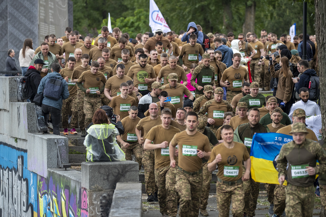 «Пробіг під каштанами»: у Києві проходить традиційний благодійний забіг - фото 13
