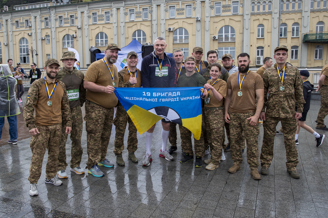 «Пробіг під каштанами»: у Києві проходить традиційний благодійний забіг - фото 12