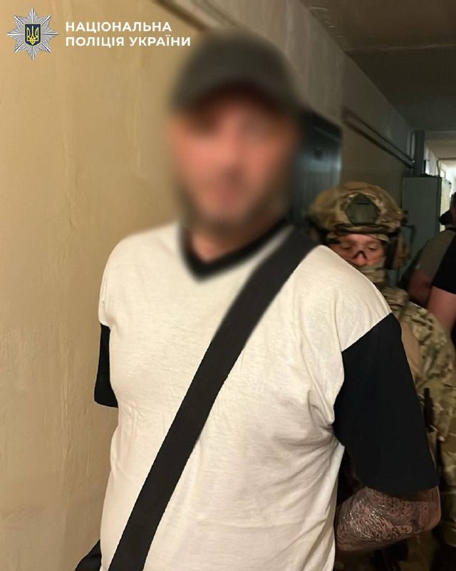У Києві майстер з ремонту зв’язав пенсіонерку та пограбував її, погрожуючи ножем й гранатою - фото 2