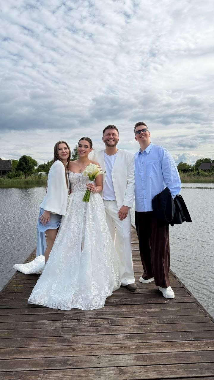 Зірка «Левів на джипі» Валік Міхієнко зіграв весілля з коханою Анастасією: фото