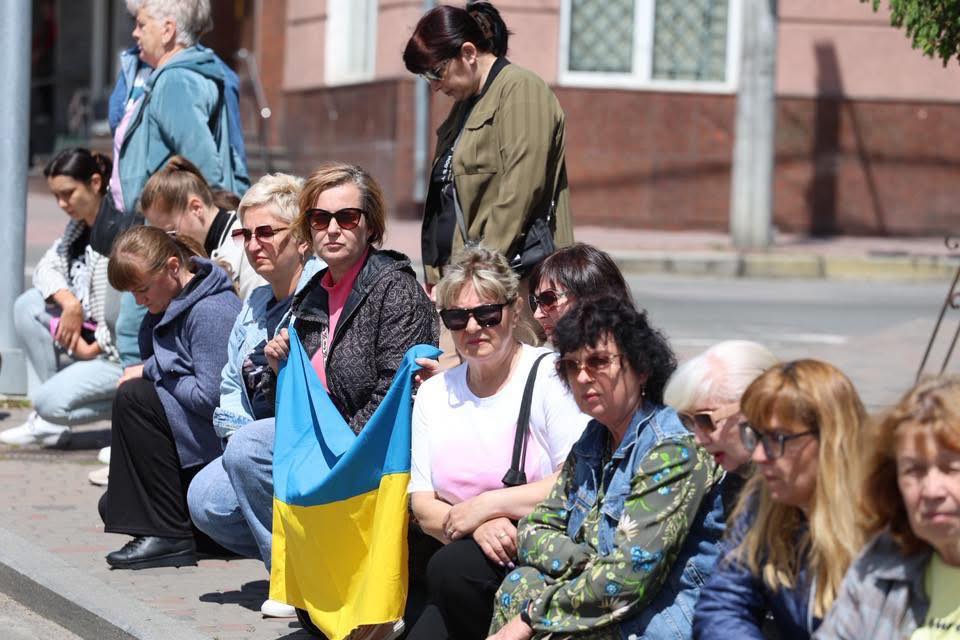 В Умані попрощалися із солдатом Романом Проскуряковим. Фото - фото 4