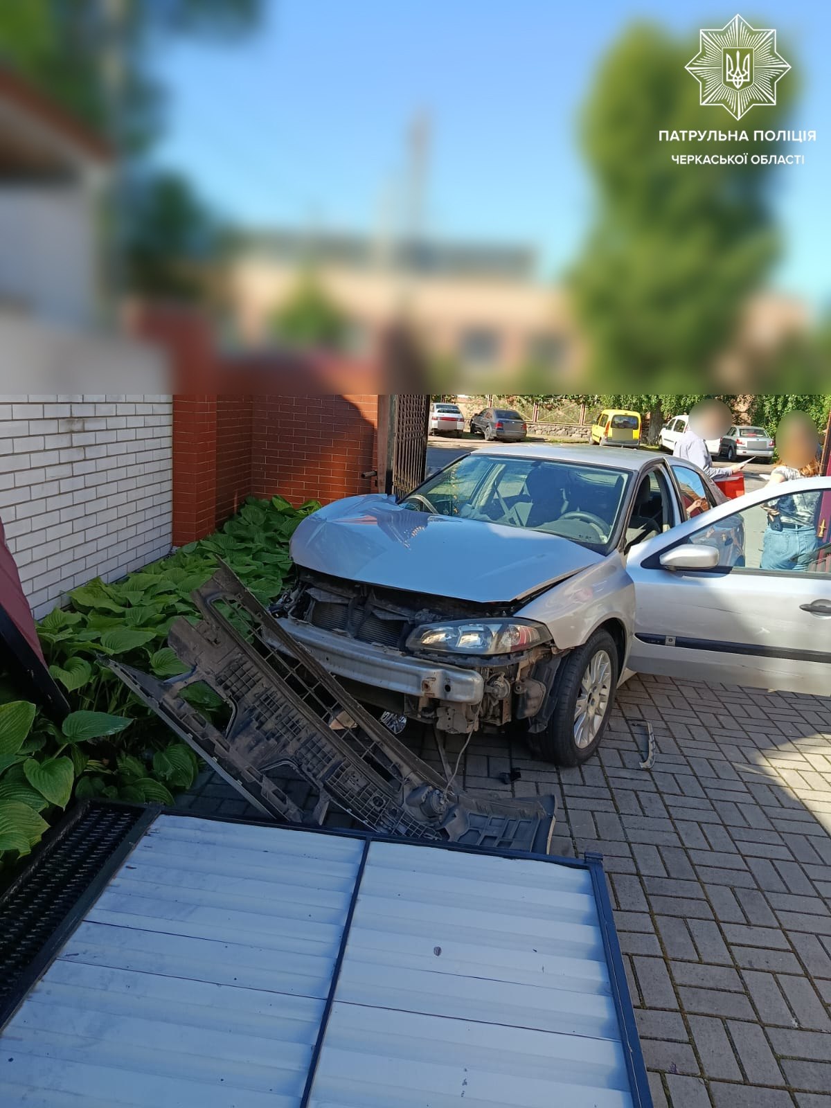 У Черкасах зіткнулися BMW, Renault і трактор - фото 2